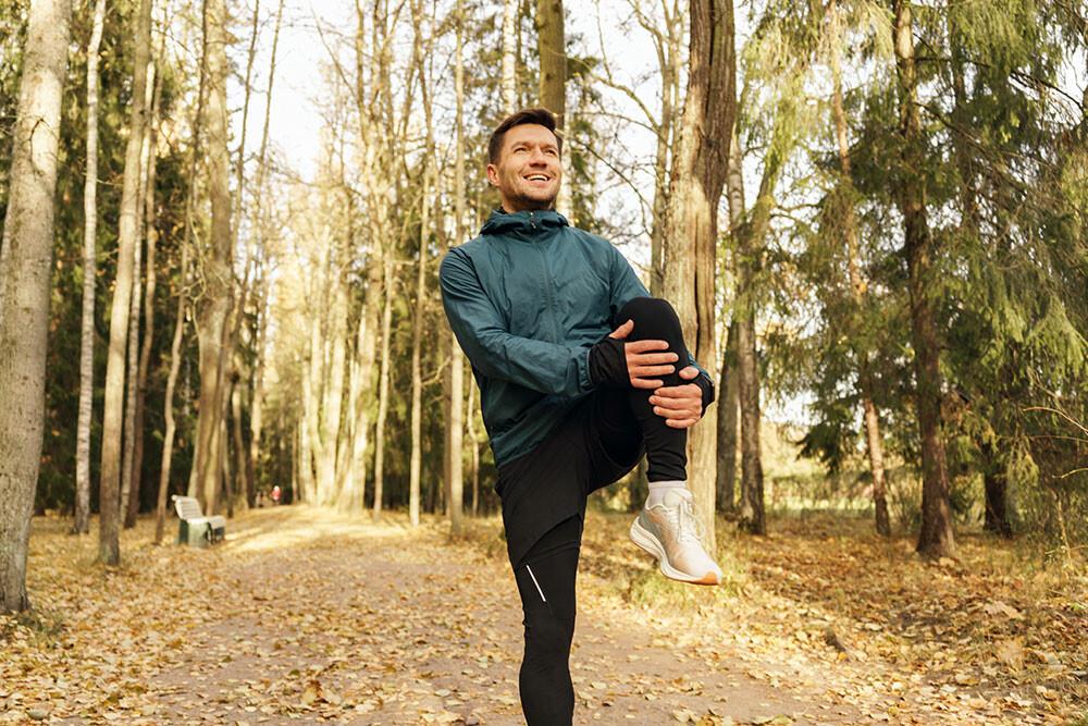 Maglia termica uomo invernale: vantaggi per chi lavora all’aperto o pratica sport d’inverno