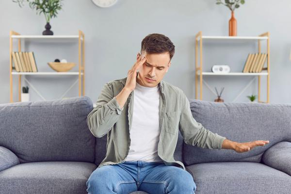 Ipotensione ortostatica: cos'è, rimedi e benefici delle calze a compressione