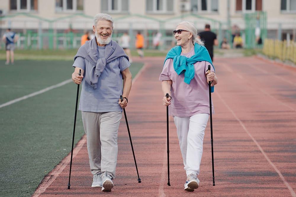 Calze per anziani a compressione: quali sono i vantaggi e come utilizzarle